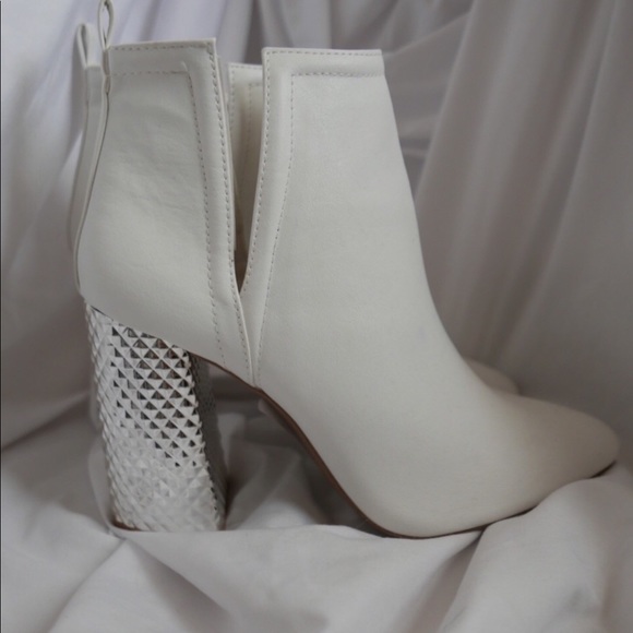 qupid white booties